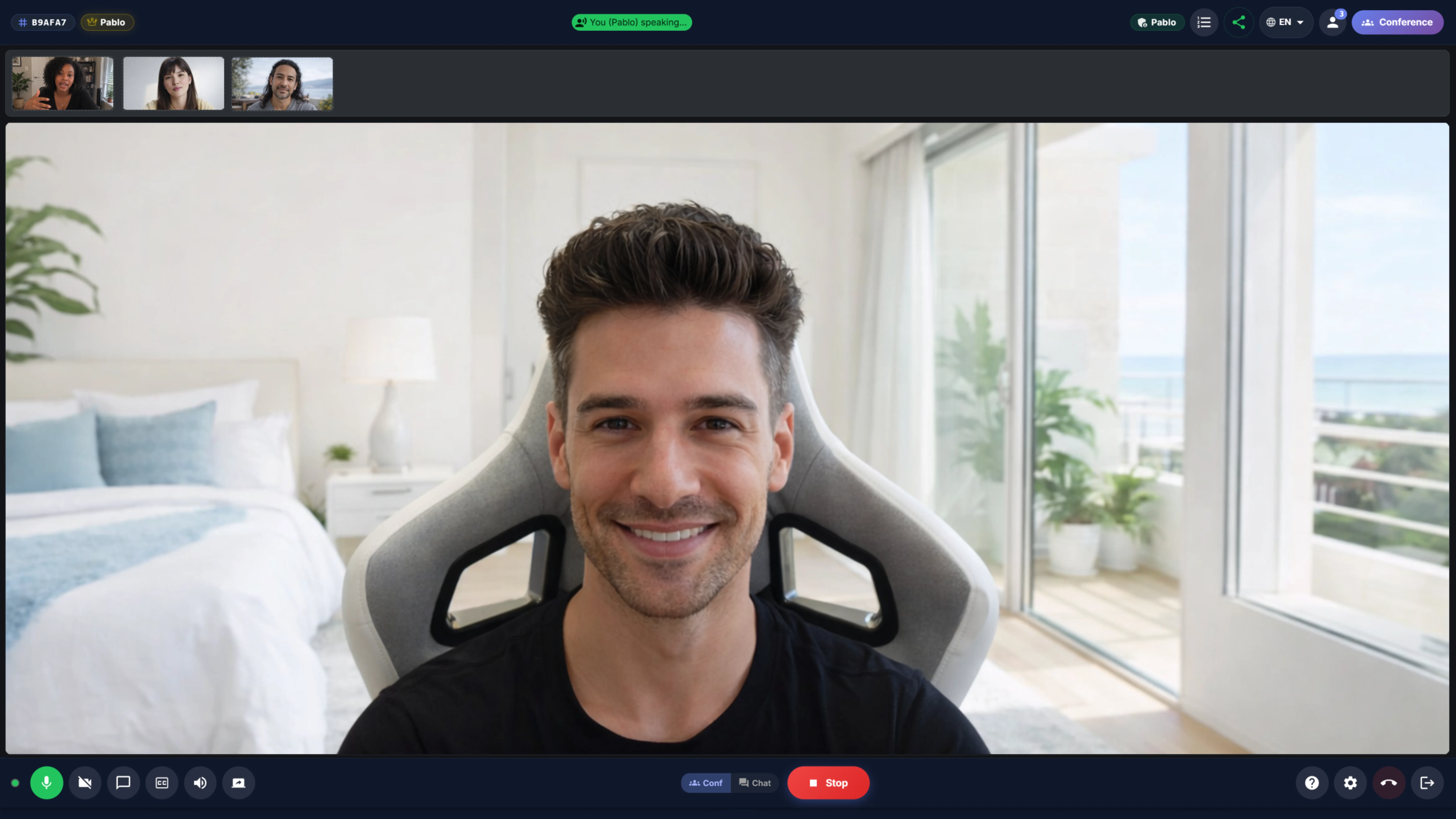 Vista de la sala de conferencia de goMeetalk con traducción en tiempo real activa